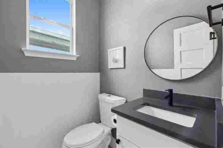 Master bedroom w/bathroom