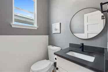 Master bedroom w/bathroom