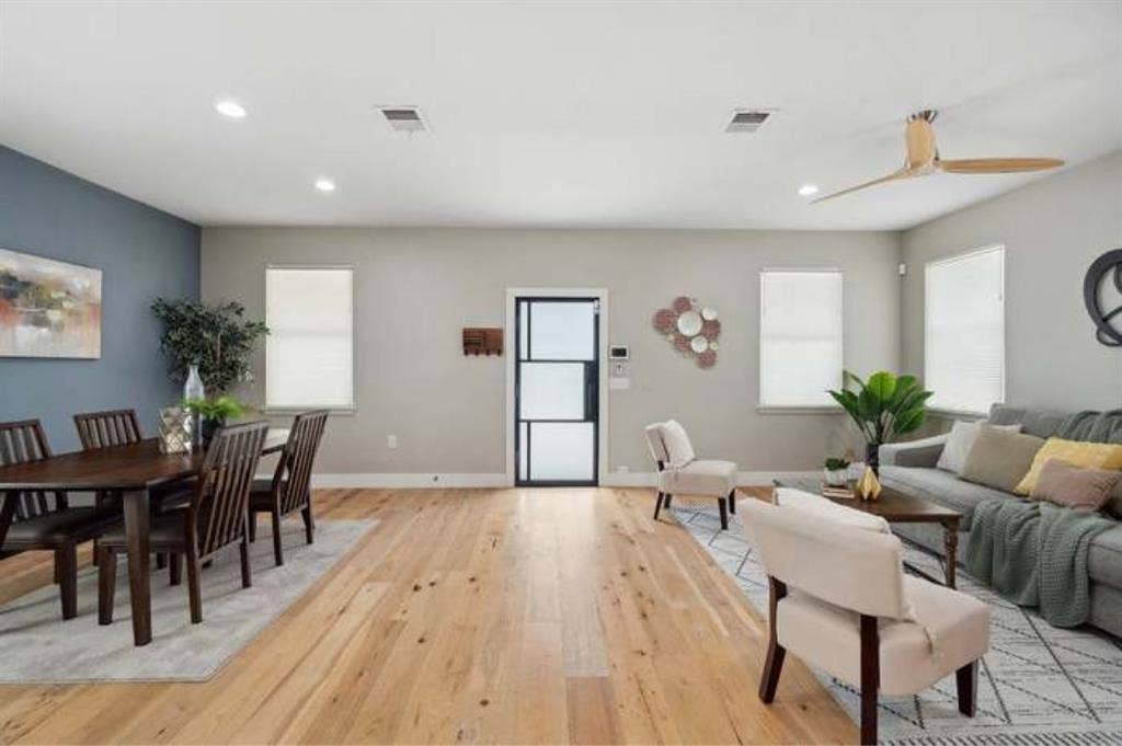 Master bedroom w/bathroom