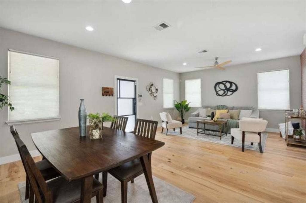 Master bedroom w/bathroom