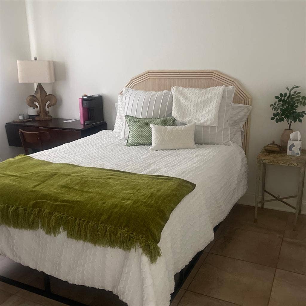 Room available to rent