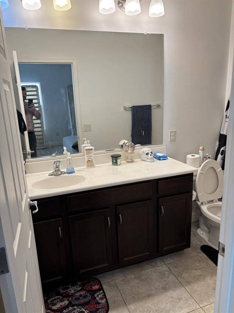 Looking for roommate