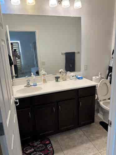 Looking for roommate
