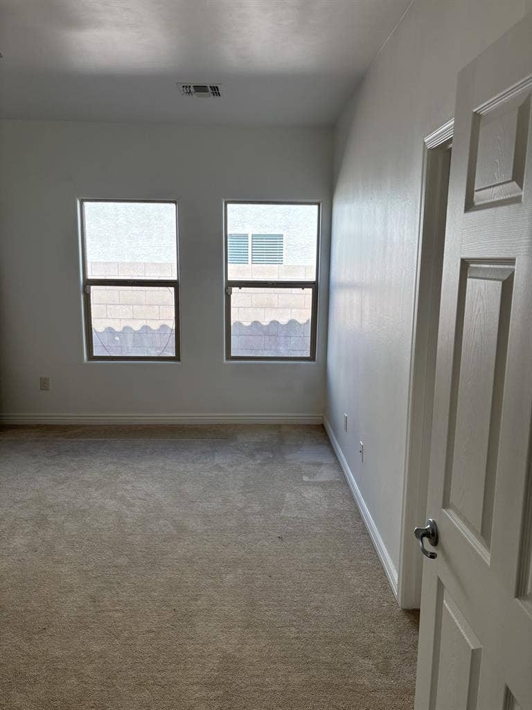 Looking for roommate