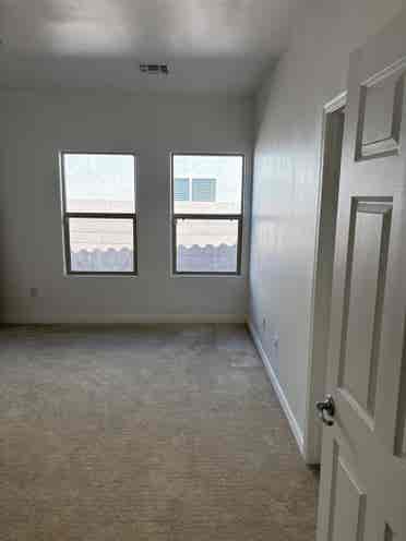 Looking for roommate