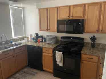 Looking for roommate