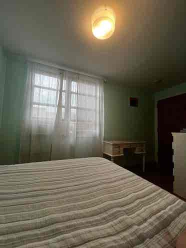 Priv Room/Bath Near CP North