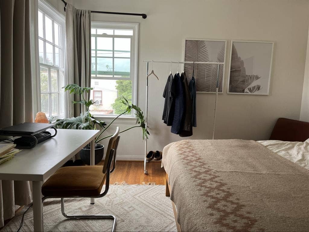 Seeking Roommate in Beverly Hills