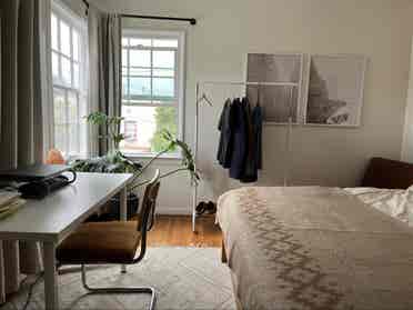 Seeking Roommate in Beverly Hills