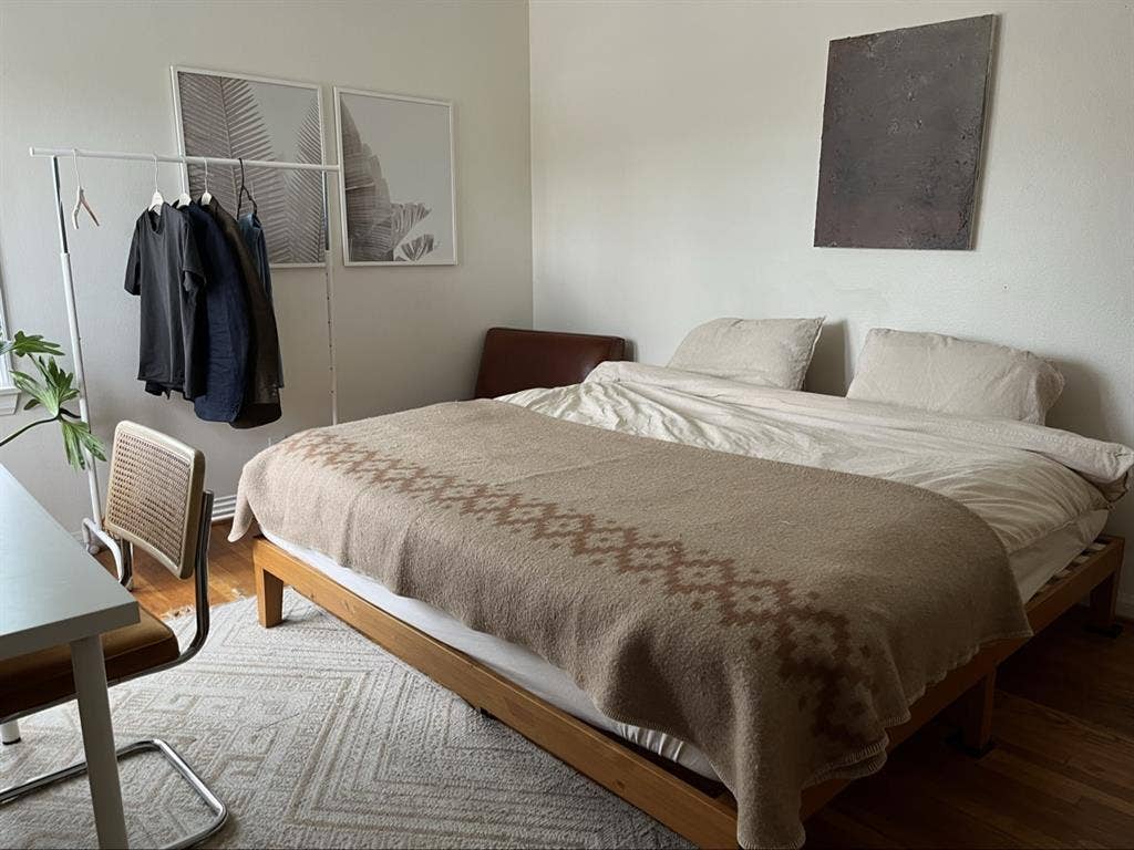 Seeking Roommate in Beverly Hills