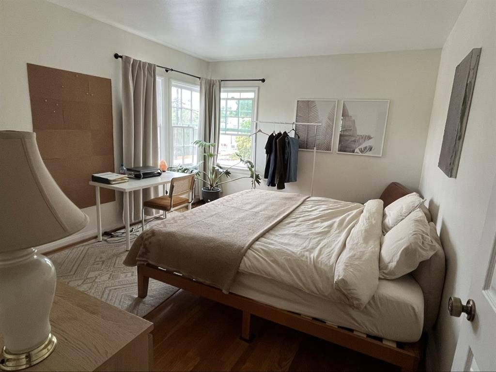 Seeking Roommate in Beverly Hills