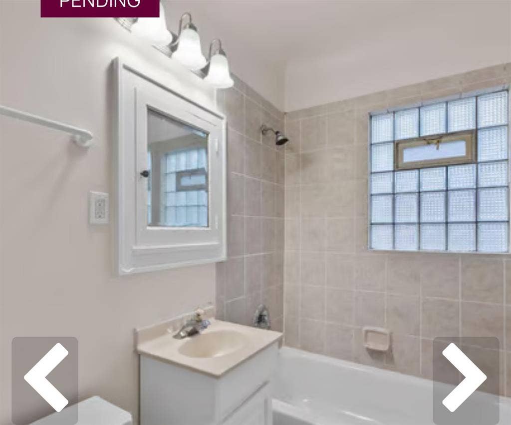 Close to restaurants and campus
