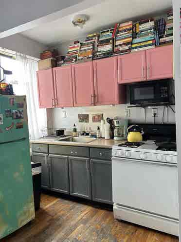 Room available in 2 bdrm artsy apt