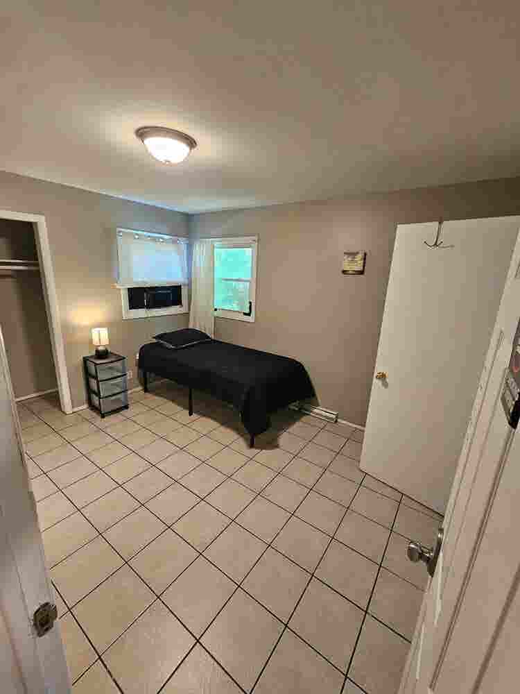 Private Bdrm W/ Private HALF Bath!