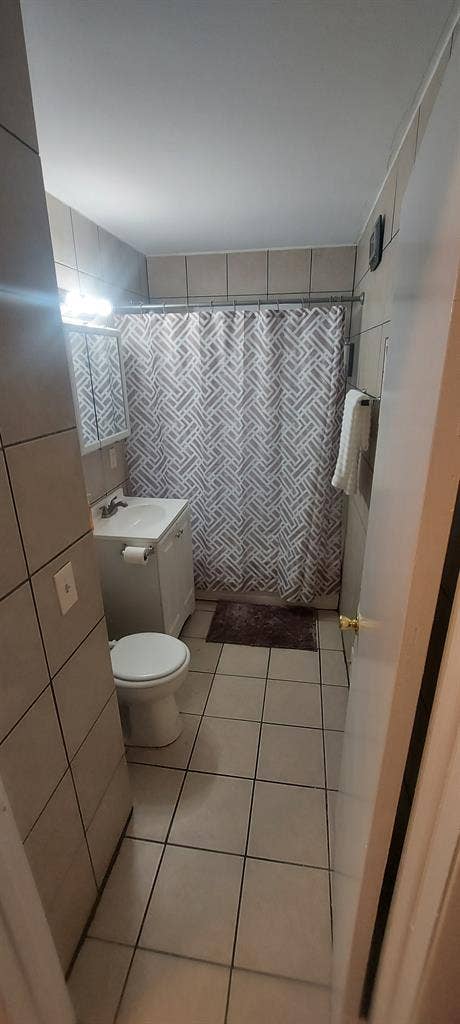 Private Bdrm W/ Private HALF Bath!