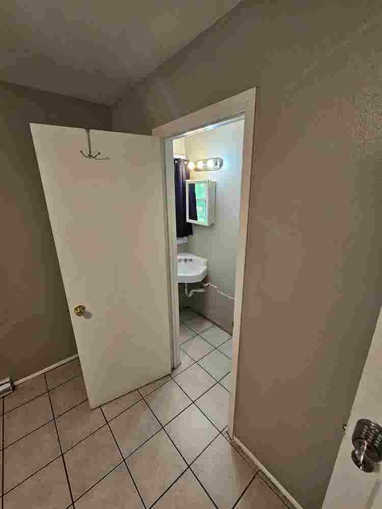 Private Bdrm W/ Private HALF Bath!
