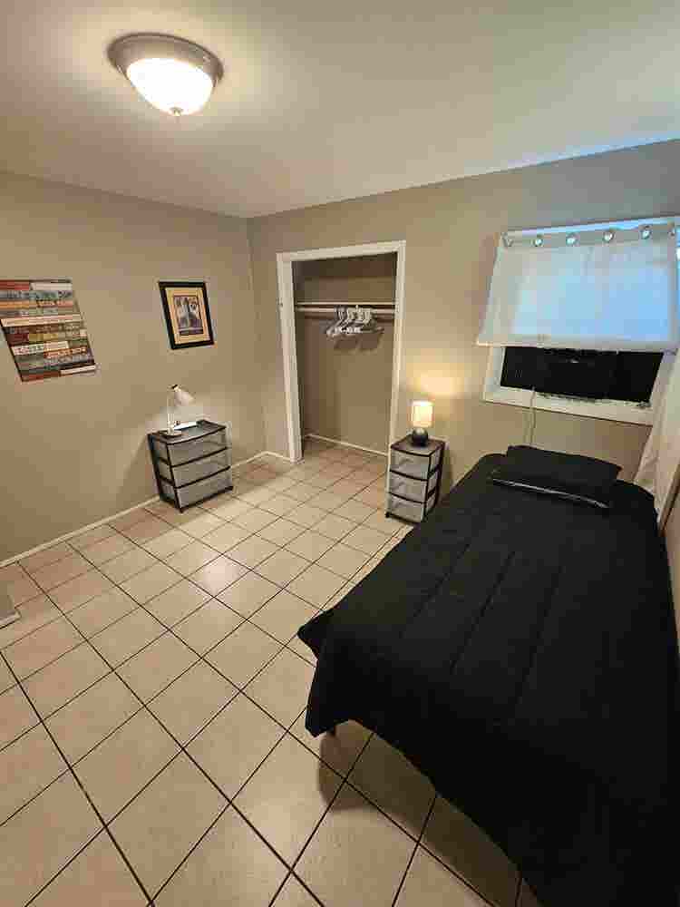 Private Bdrm W/ Private HALF Bath!