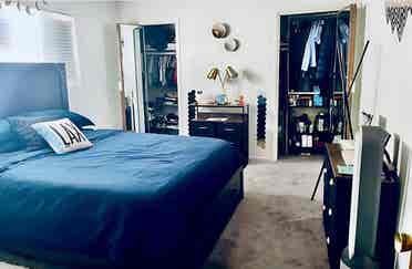 Large unfurnished room+PRIVATE bath