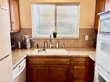 Large unfurnished room+PRIVATE bath
