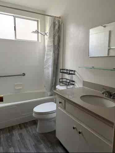 Large room & private bath in WeHo