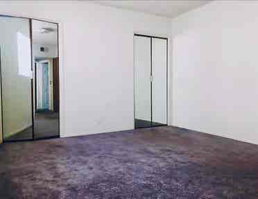 Large unfurnished room+PRIVATE bath