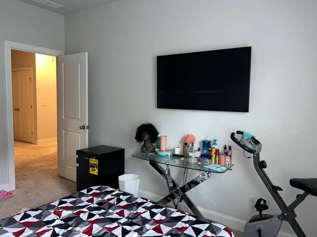 Furnished room for rent