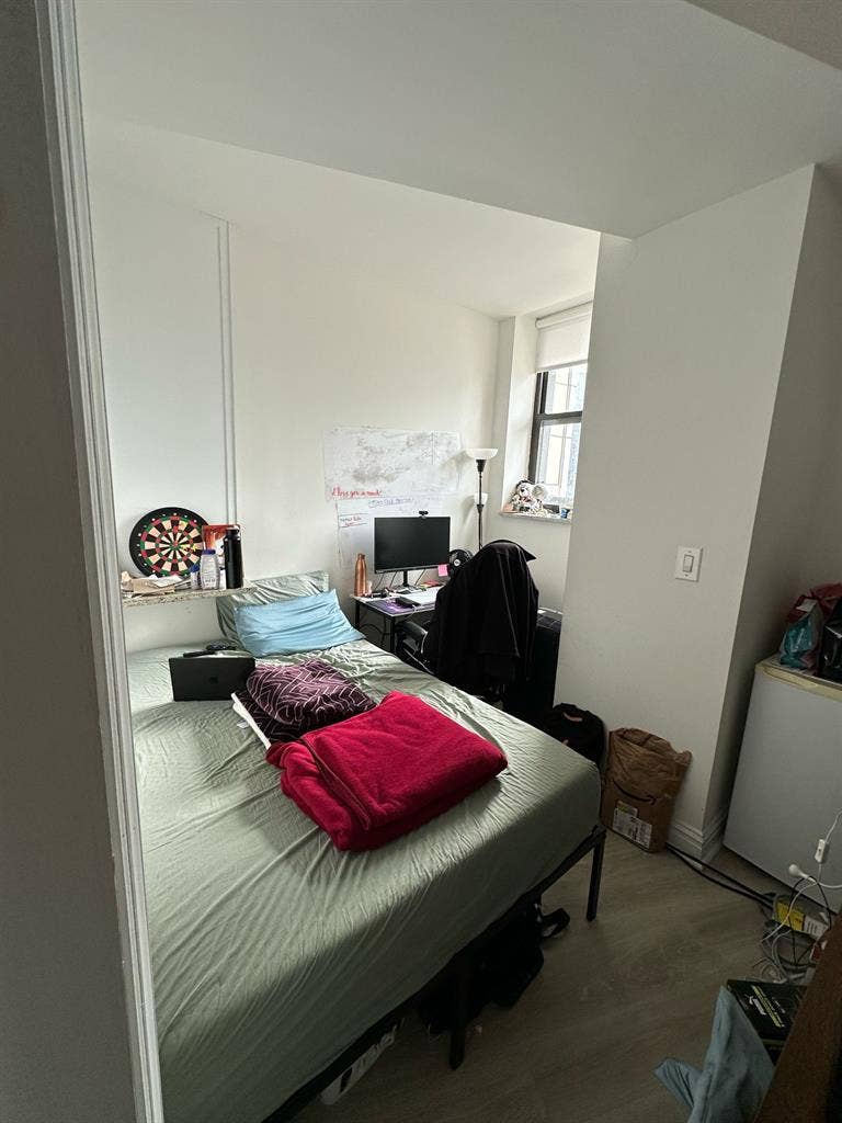 😍 Cheap Room in Midtown South 😍