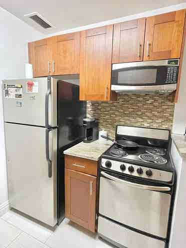 😍 Cheap Room in Midtown South 😍