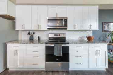 Room for rent in stylish townhome!