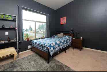 Room for rent in stylish townhome!