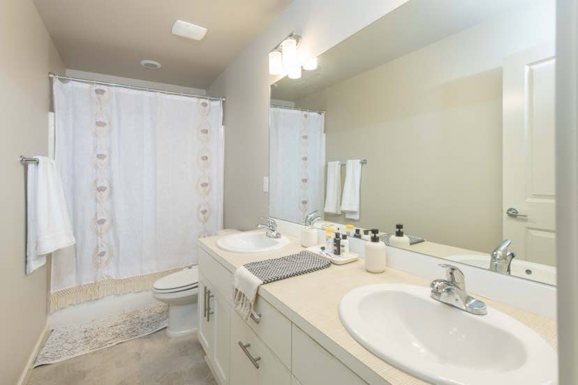 Room for rent in stylish townhome!