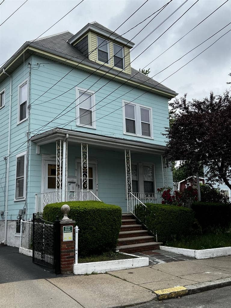 Looking for a roommate