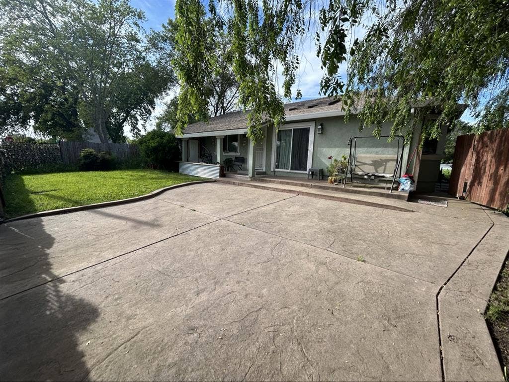 Two rooms available now!