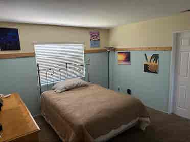 Tropical Room in Eastvale 🏡