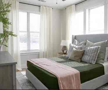 Looking for a new roommate!