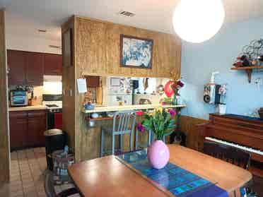 Room Near Downtown & UT Campus