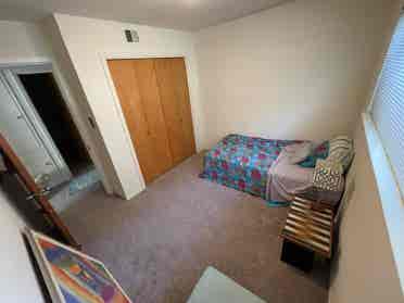 Room Near Downtown & UT Campus