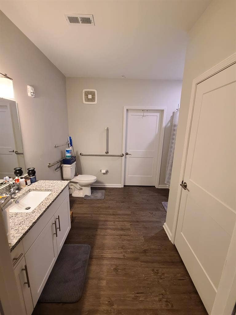 Private room & bath lease takeover!