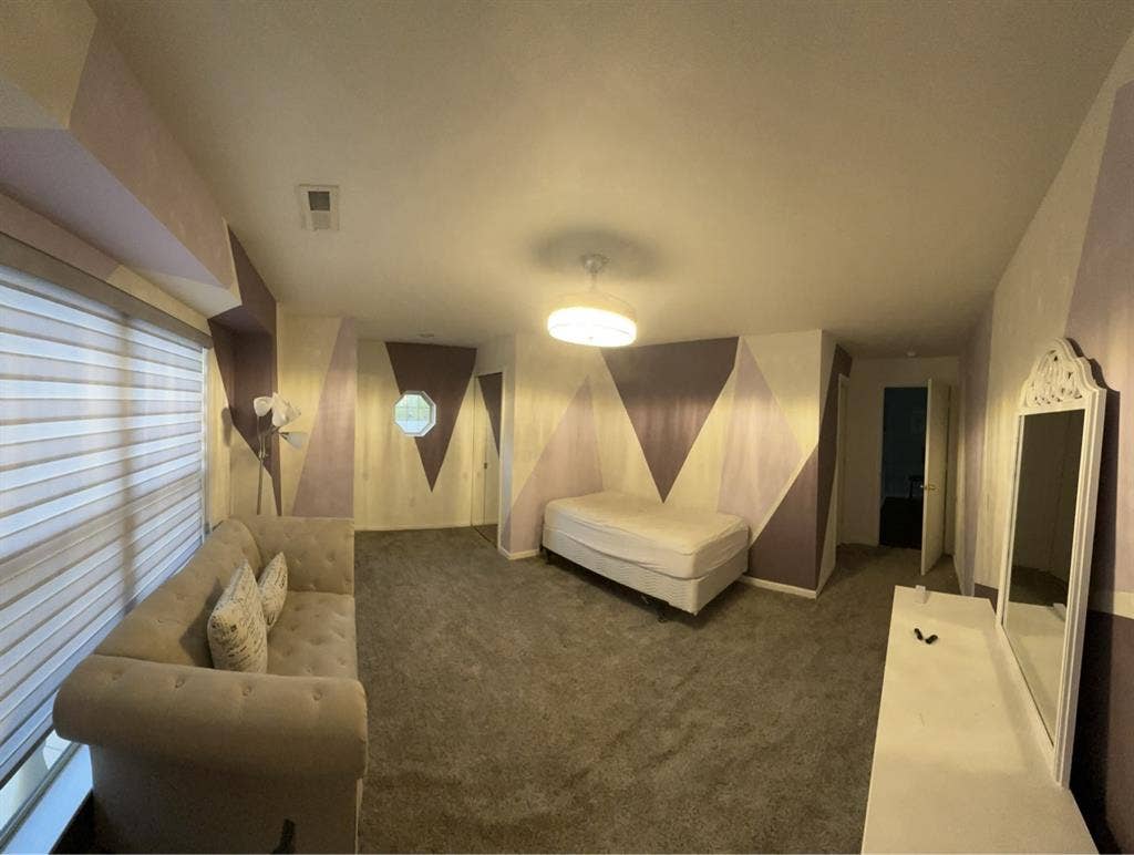 Looking for A nice roommate!!