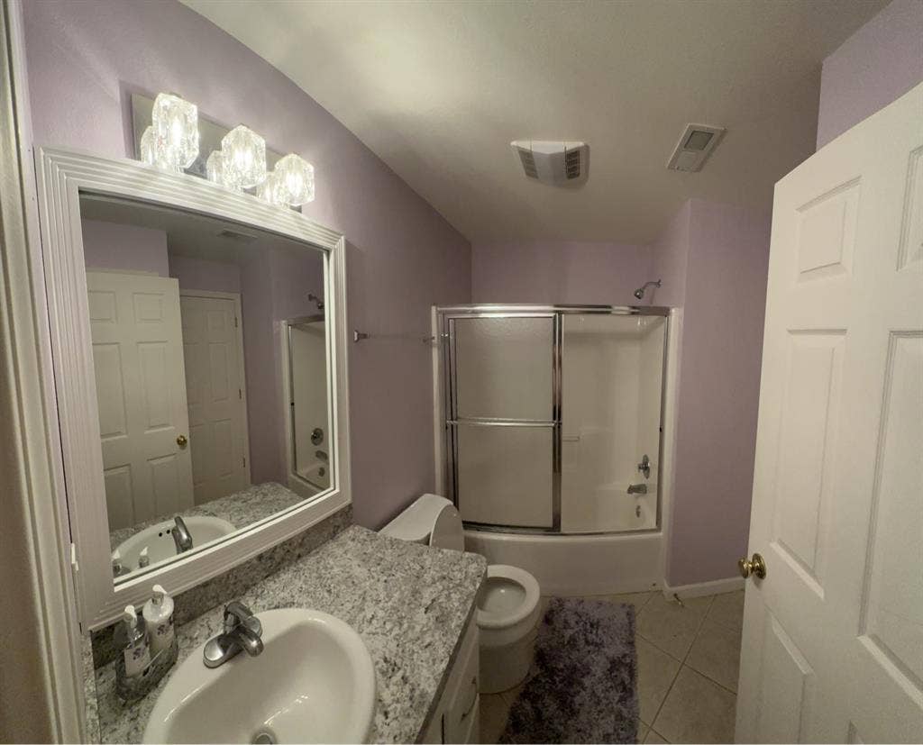 Looking for A nice roommate!!