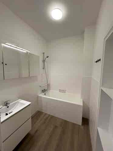 Fully Renovated 2-Bedroom, Wiener