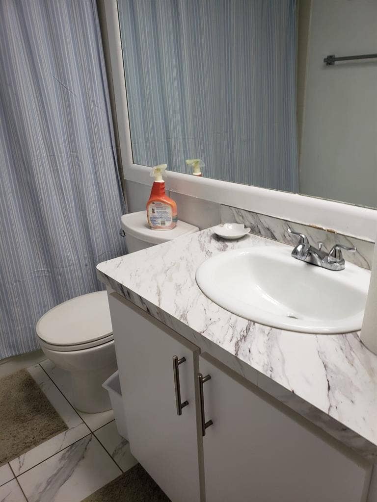 Room with bathroom for rent Wynmoor