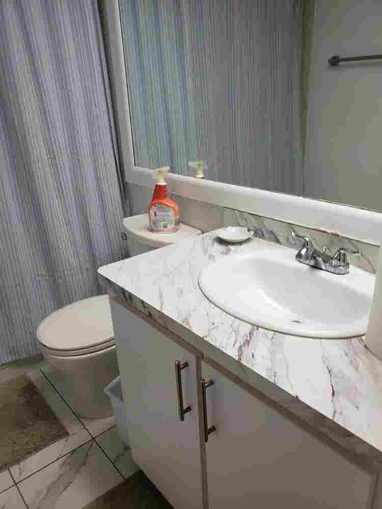 Room with bathroom for rent Wynmoor