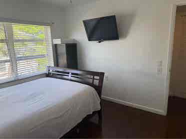 Room with bathroom for rent Wynmoor