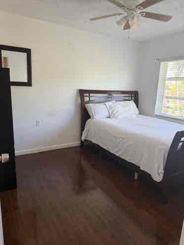 Room with bathroom for rent Wynmoor