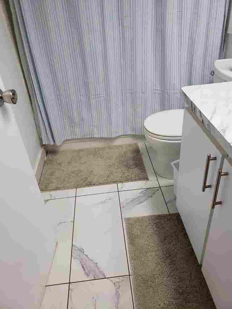 Room with bathroom for rent Wynmoor
