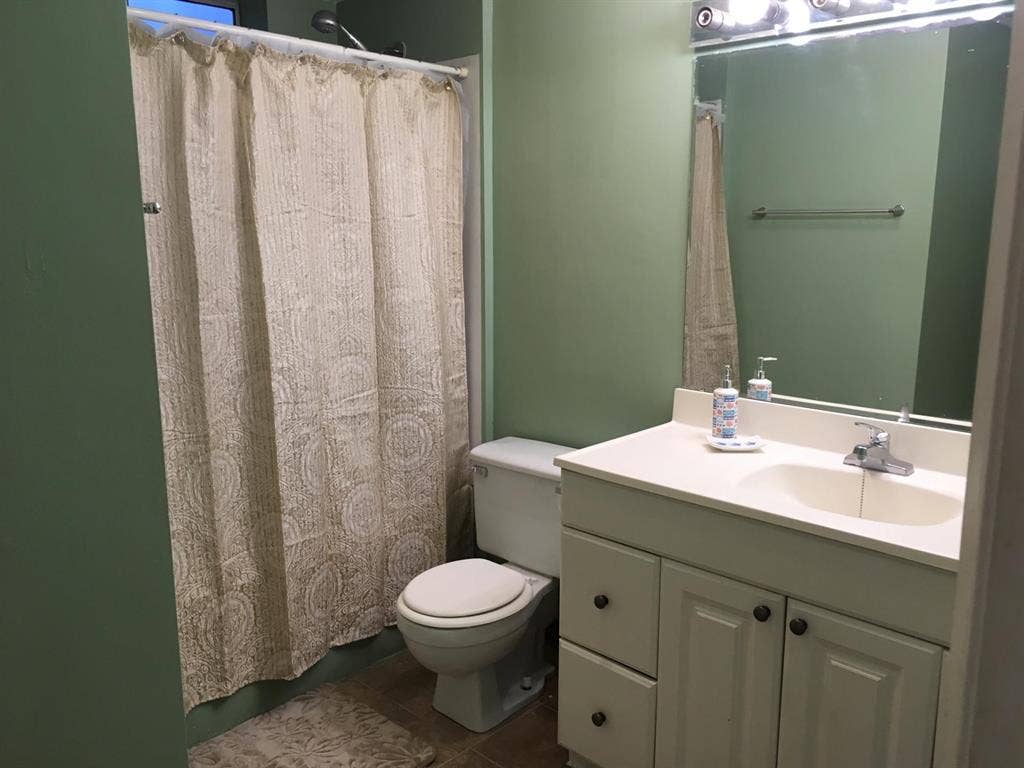 Quiet private room in Renton