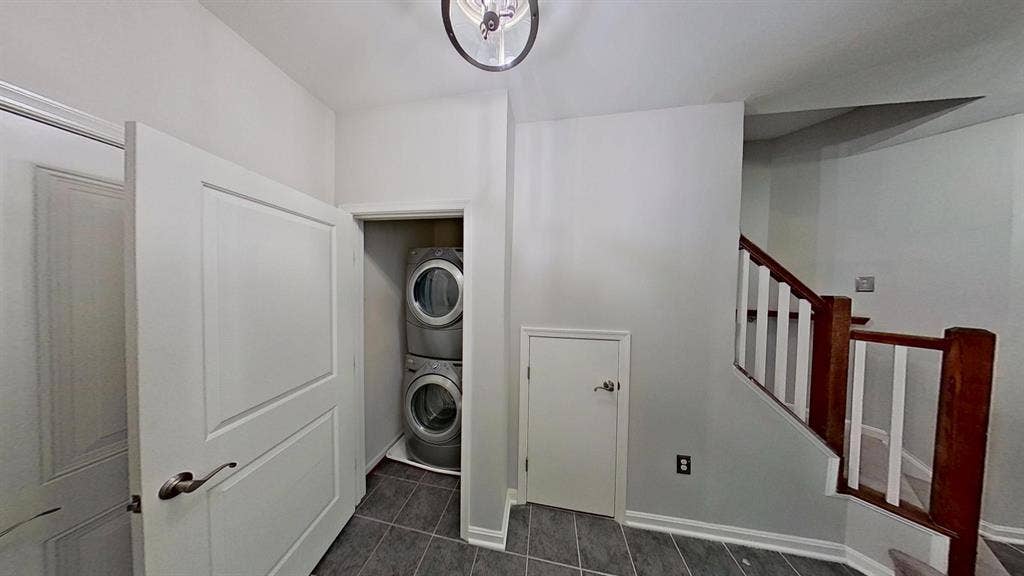 Large BDR w/Bath - 1BDR Per Level
