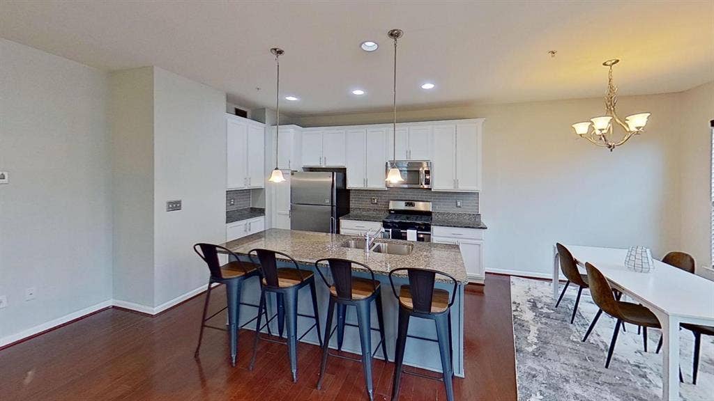 Large BDR w/Bath - 1BDR Per Level