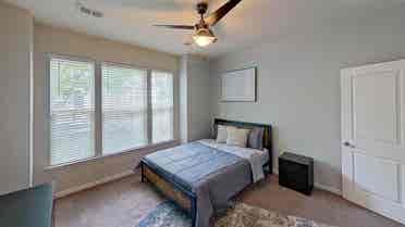 Large BDR w/Bath - 1BDR Per Level